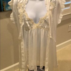 Linea Donatella Beautiful white slip& short robe.
